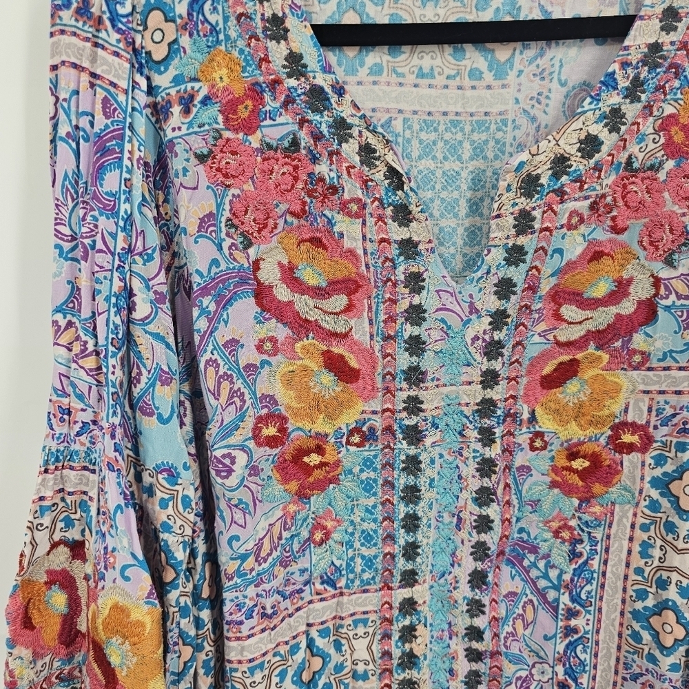 ANDREE BY UNIT Boho Embroidered Floral Top with 3/4 Bell Sleeves size 1X - Picture 3 of 7